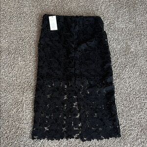 Chic Black Floral Lace Pencil Skirt